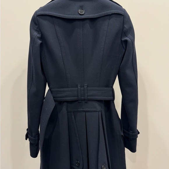 Excellent Burberry flattering trench - Picture 2 of 8